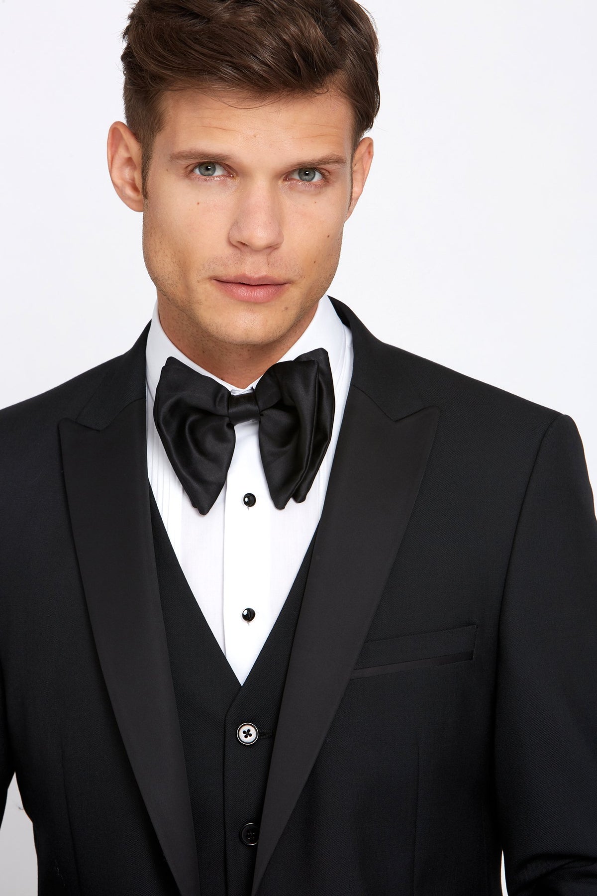 James 2-Piece Peak Lapel Tuxedo Hire €125.00