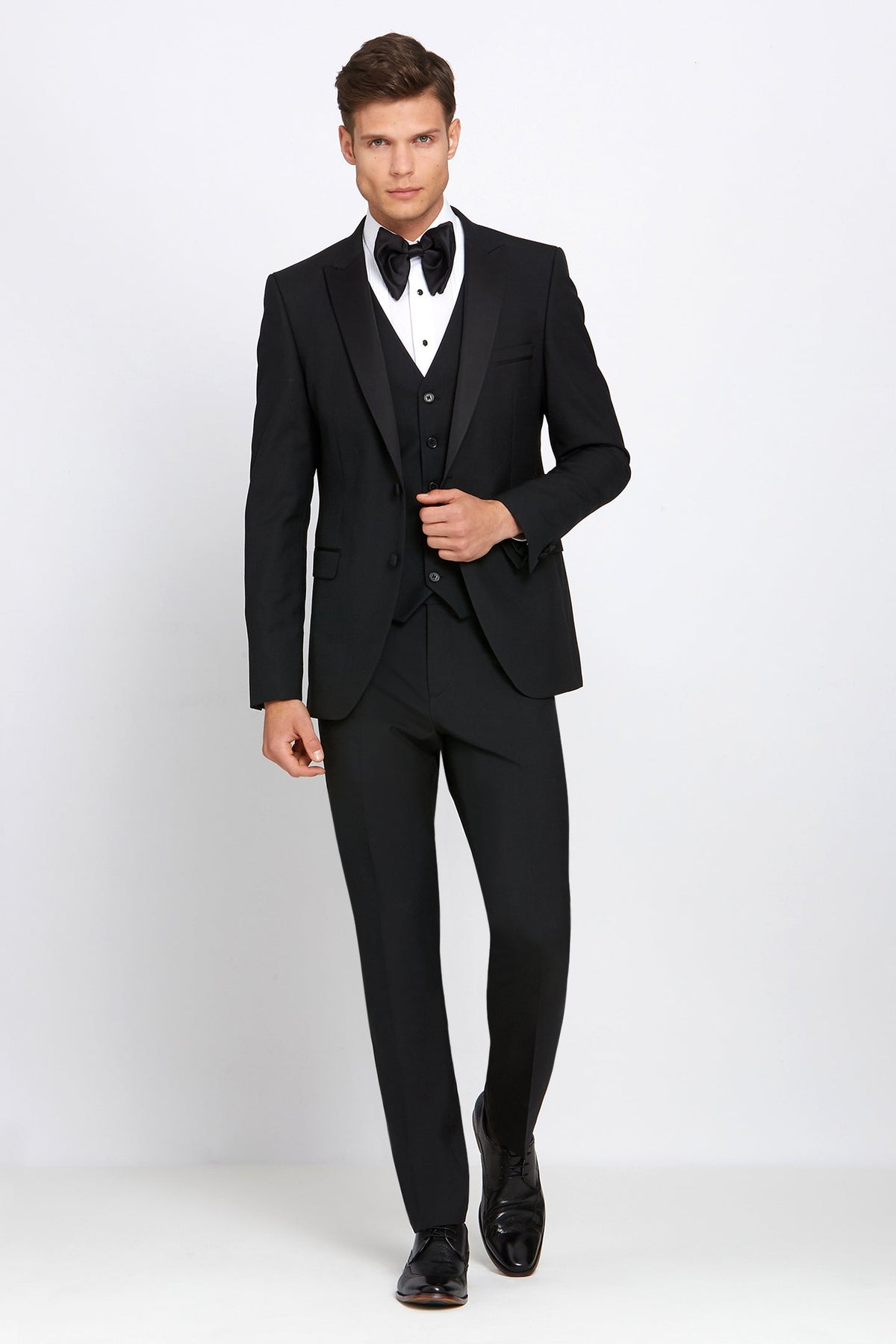 James 2-Piece Peak Lapel Tuxedo Hire €125.00